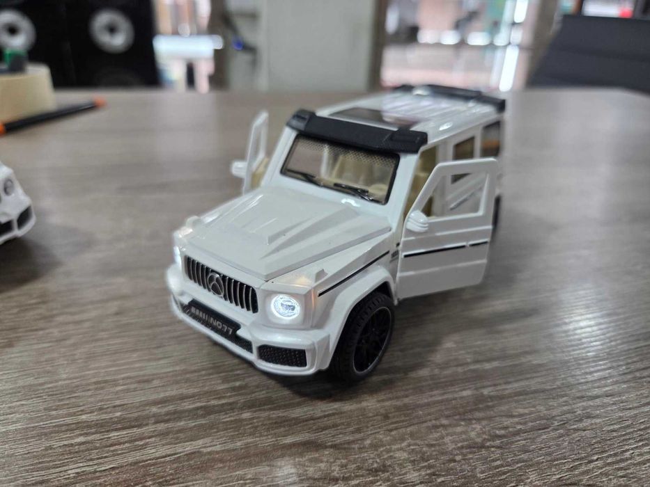 Метален джип Mercedes G class играчка