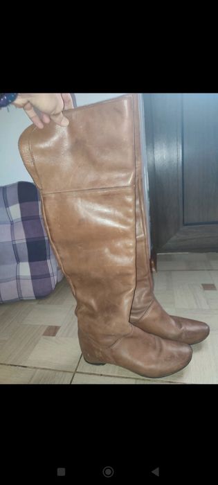 Cizmele lungi din piele