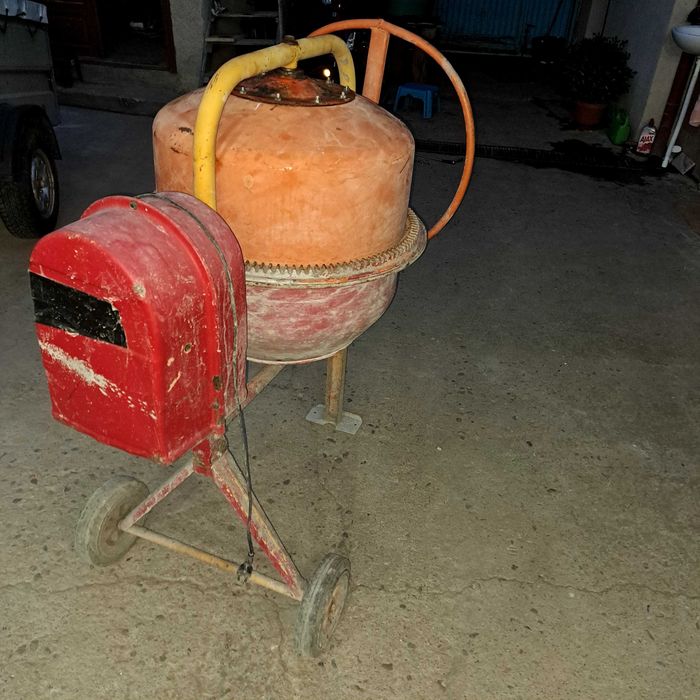 Betoniera 160 litri în stare perfecta de functionare.