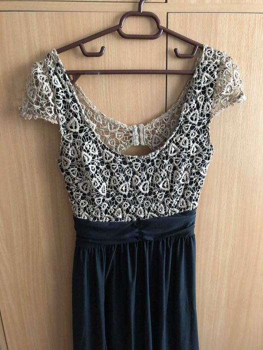 Rochie elastica cu broderie