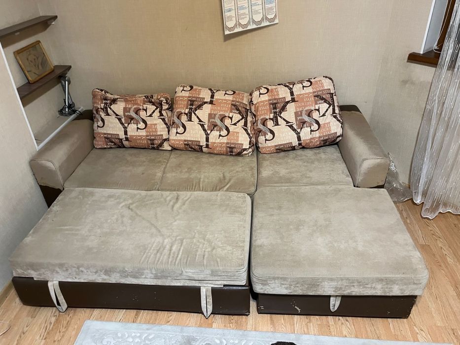 Продается диван для спальни