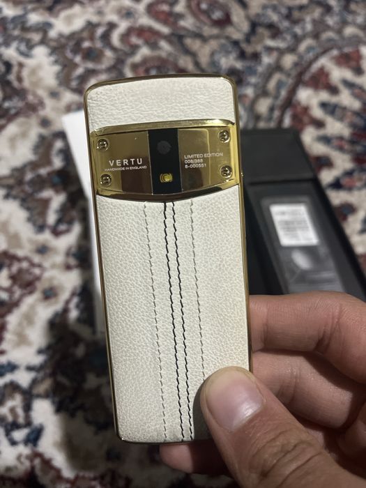 Airpods + Vertu limid edishn