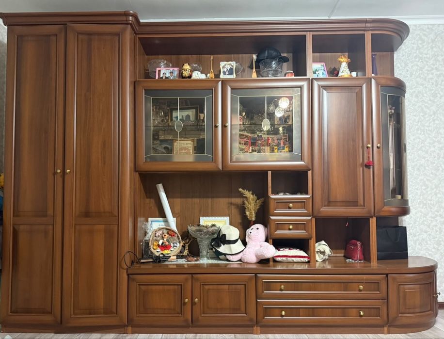 Продается огромный шкаф