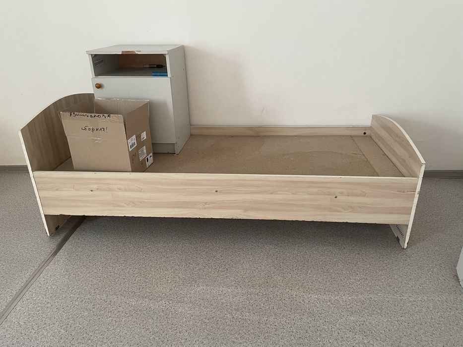 Кровать дерево