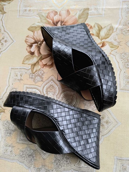 Дамски сандали на платформа