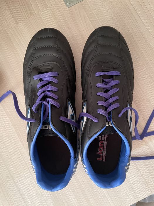 Продам бутсы футбольные