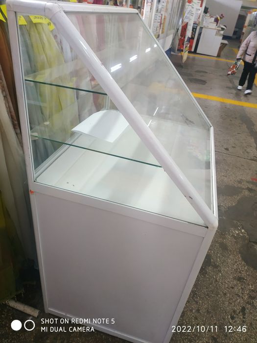 Стол бу для ателье, витрина