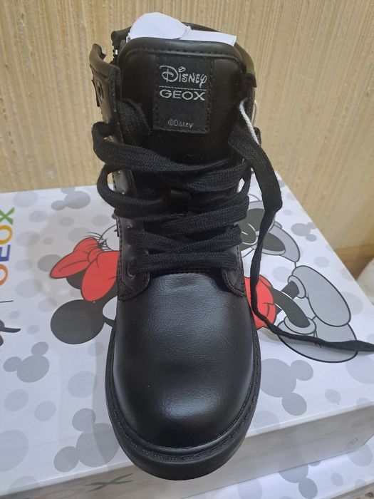 Боти 32 номер чисто нови,без забележки