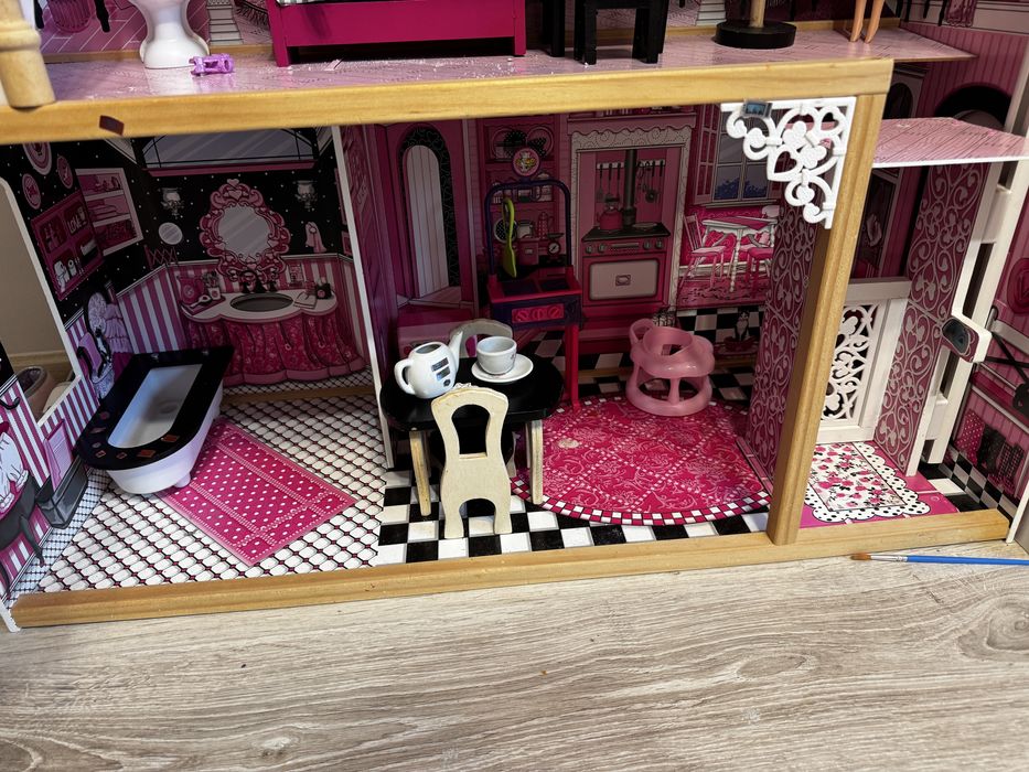 Casa de papusi din lemn