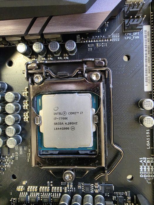 ASUS ROG Maximus IX Code + Intel i7-7700K – kit sau separat