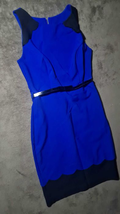 Елегантна синя рокля по тялото