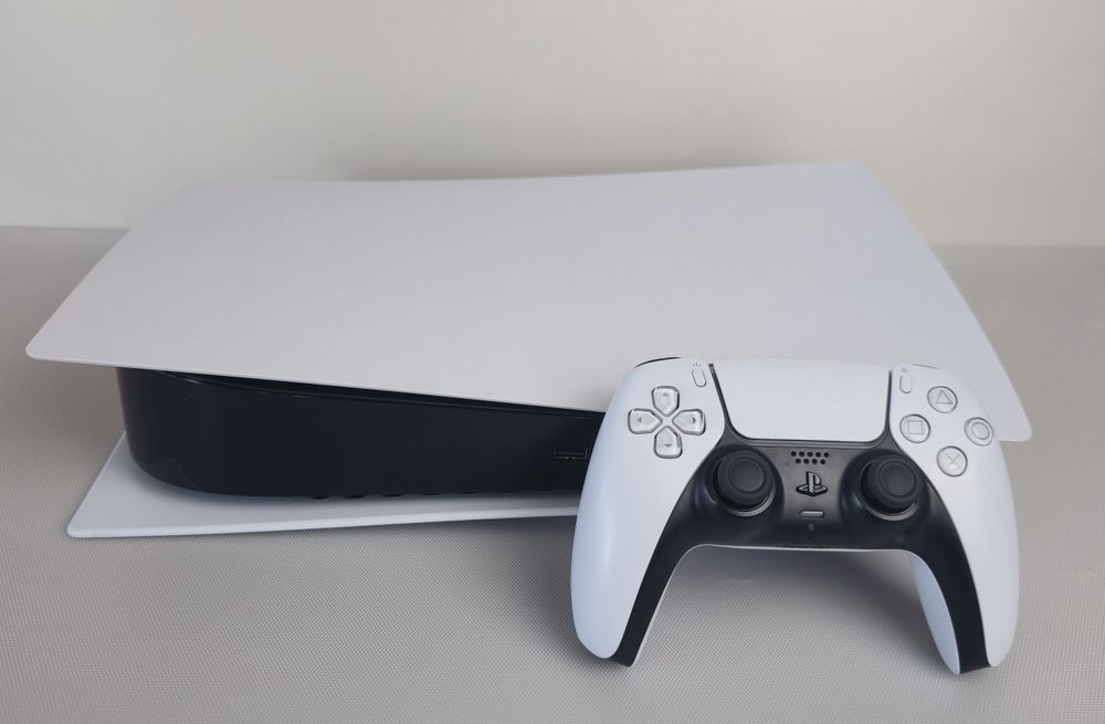 Реновирана конзола Sony Playstation 5 Digital 825GB 1 джойстик