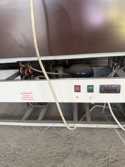 Витринный холодильник