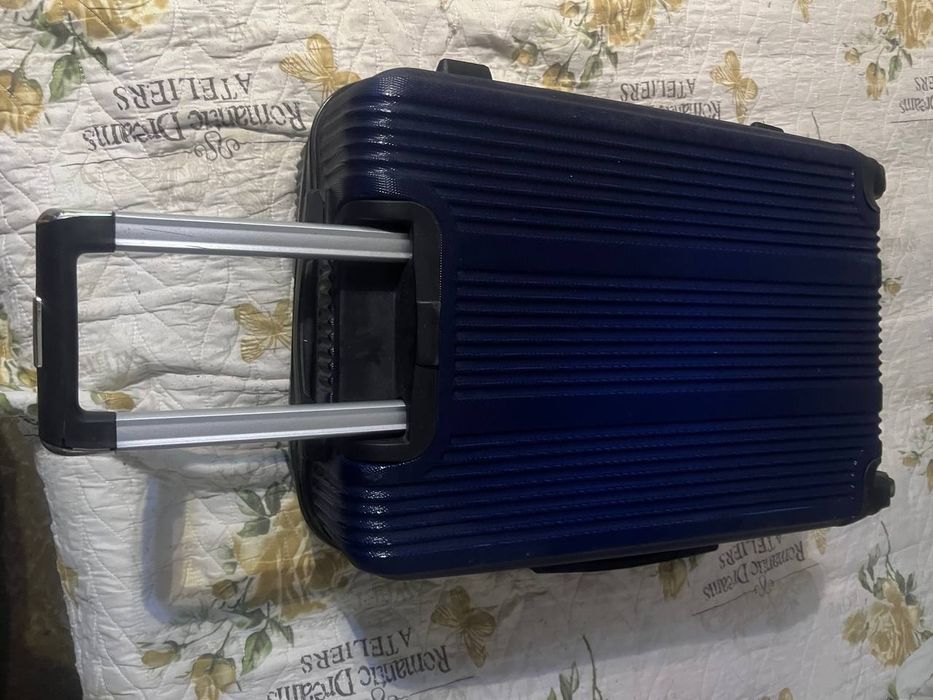 Продам в идеальном состояние чемоданы