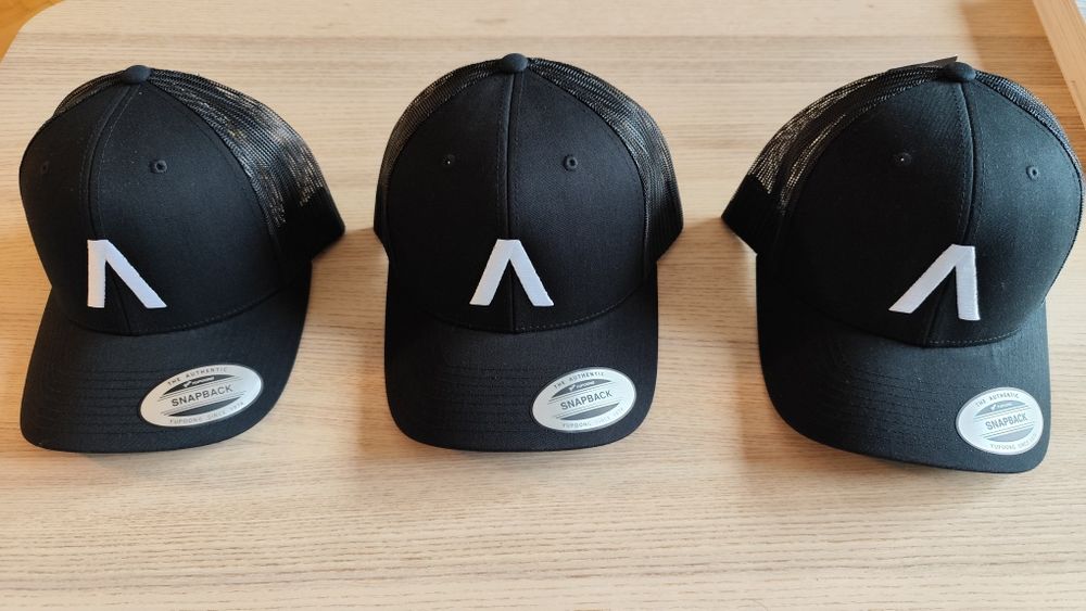 Șapcă Yupoong The Classics SNAPBACK editie speciala