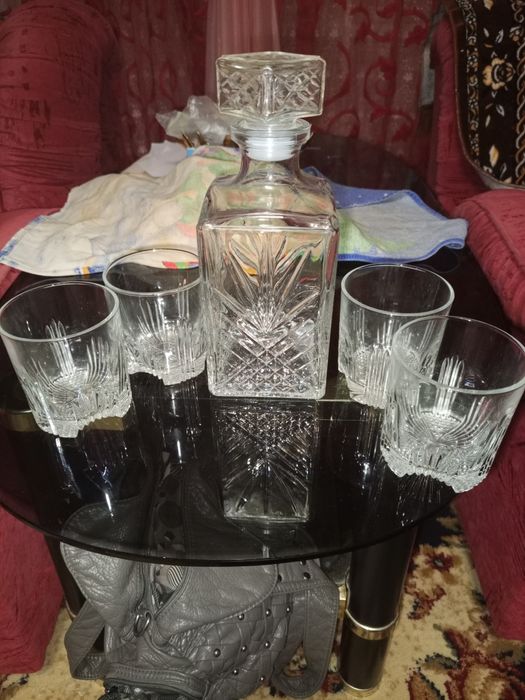 Продам графин с стаканами