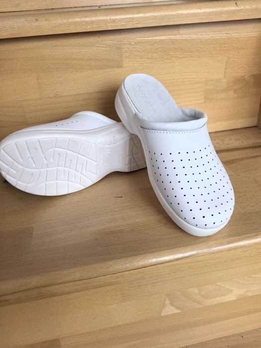 Saboți medicali diverse mărimi, piele naturala