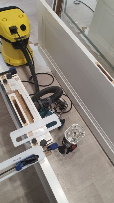 Установка межкомнатных дверей