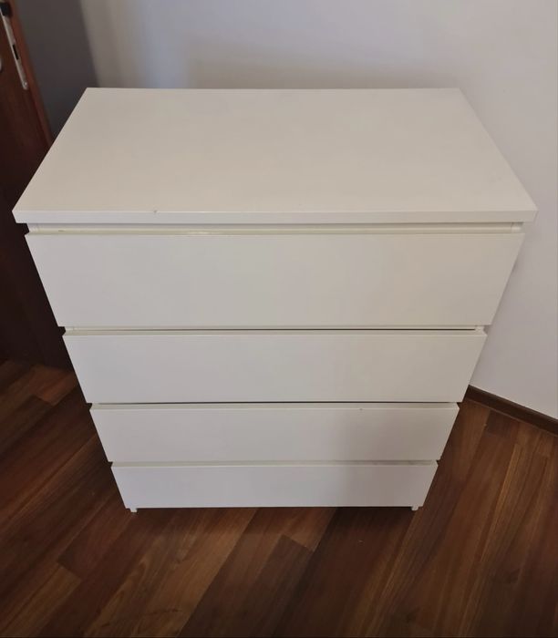 Vand comoda Ikea si masa living