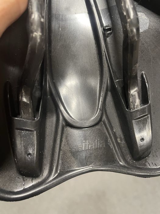 Карбонова седалка selle italia
