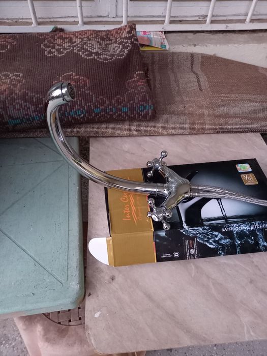 Батерия смесител за кухя и баня