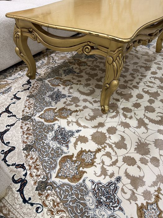 Jurnal stol sotiladi