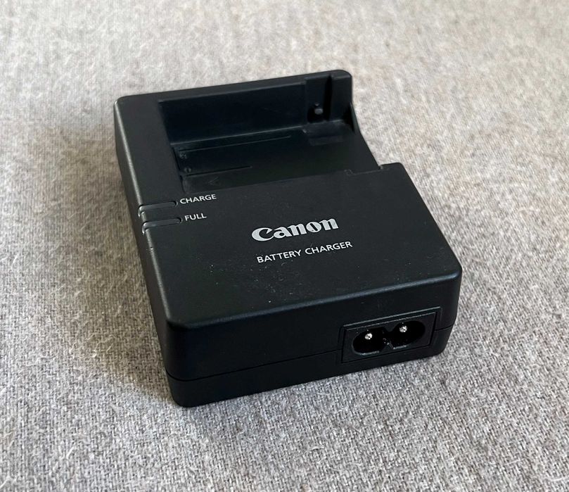 Incarcator original Canon LC E8E pentru acumulator LP E8 DSLR