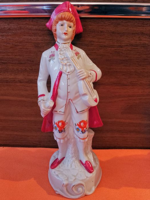 Две порцеланови фигури "Музиканти"