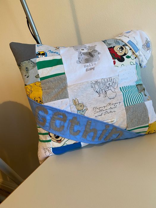 Бебешки одеалца от първите дрешки на вашето дете