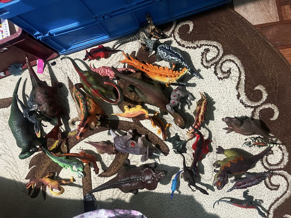 Vand lot mare de dinozauri, prste 30 buc