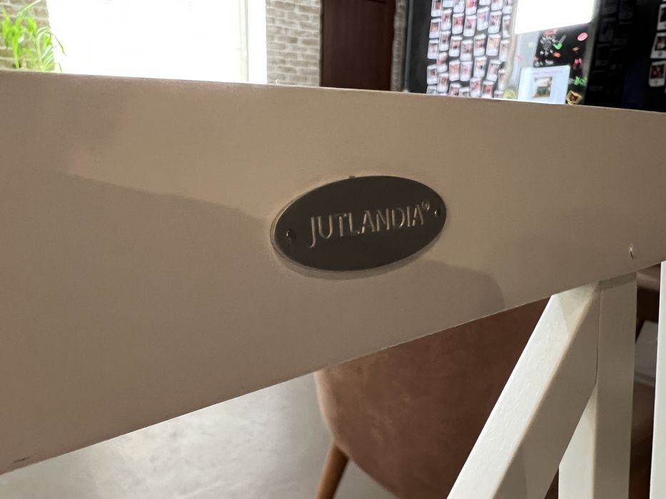 Деревяная лавочка