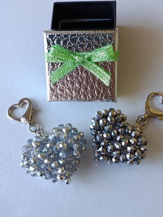 Брелки из хрустальных бусин