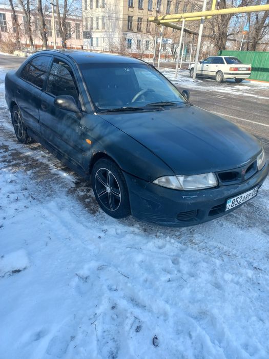 продаю машину митсубиси харизма