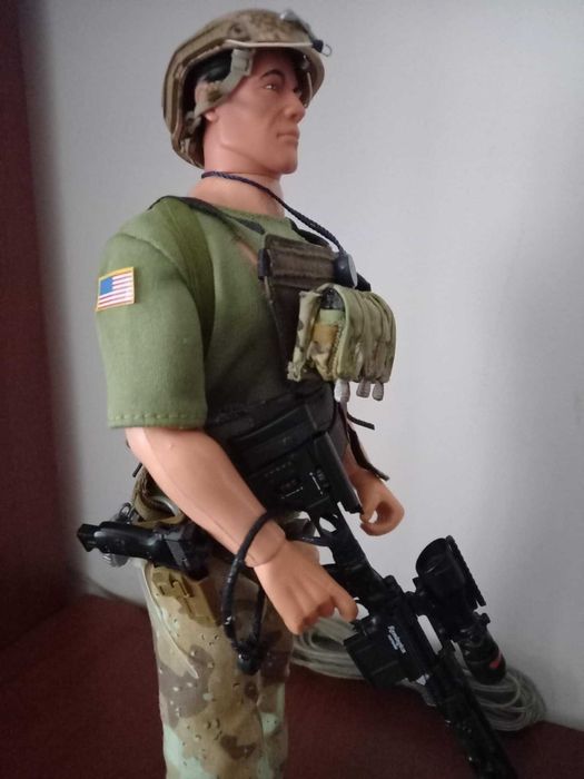 figurina action figure 30cm 1/6 soldat cu casca pusca luneta pistol