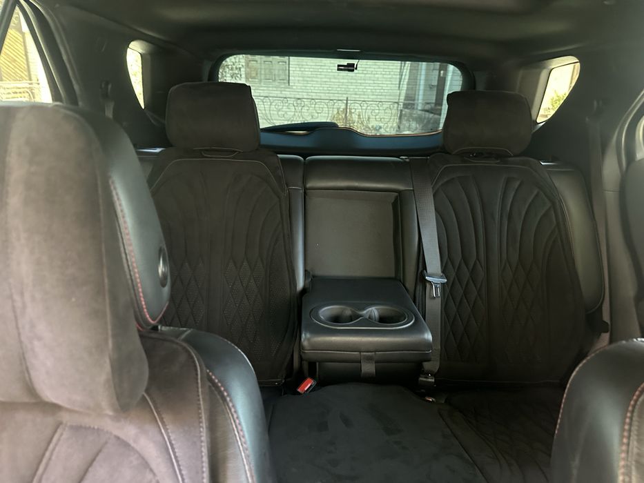 Еквинокс продается