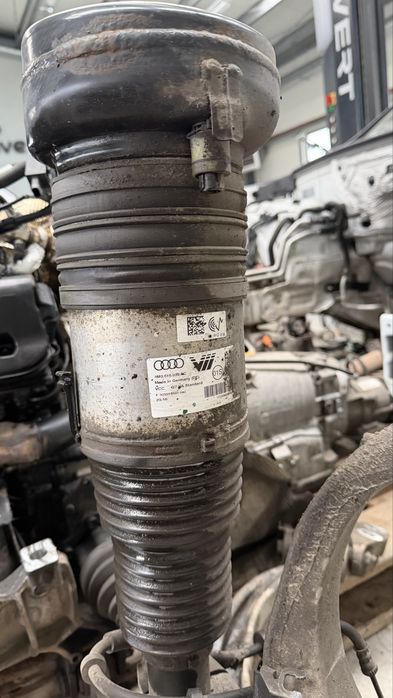 Perna fata Audi Q7 Q8 4m 100.000 km cu garantie 4M0616039 AC