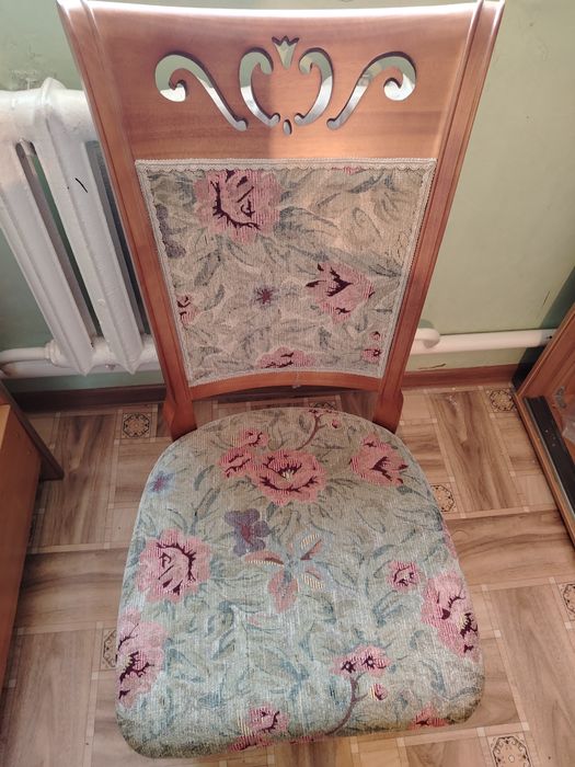 Продам стулья 10 штук.