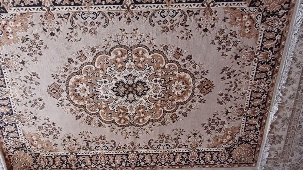 Продам два шерстяных ковра