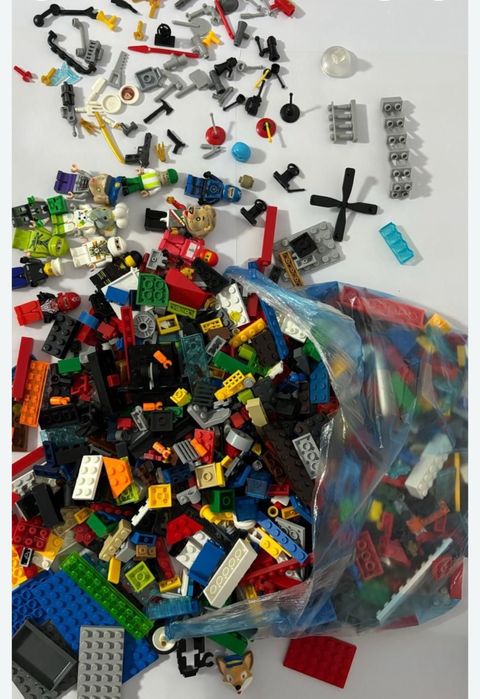 Lego minifigurine si piese lego