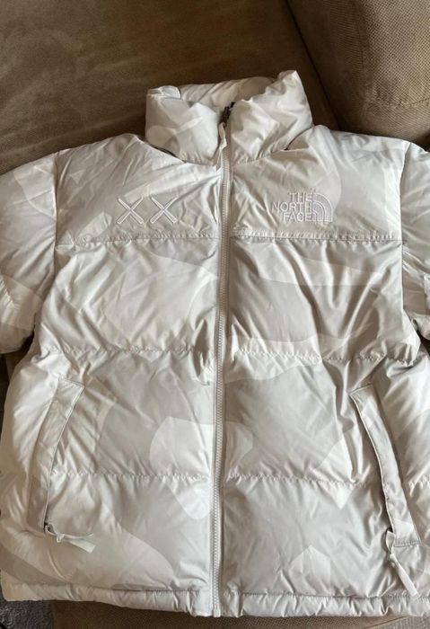 Geaca north face kaws L stare foarte bună