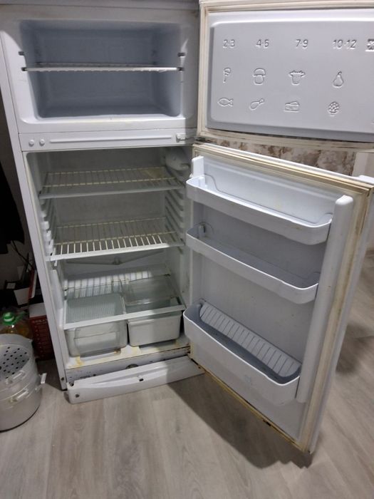 Продам холодильник
