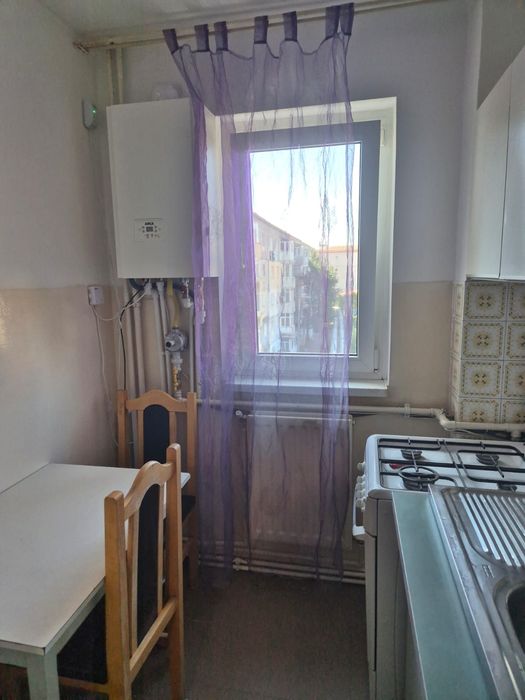 Proprietar Închiriez ap 2 cam  zonă centru