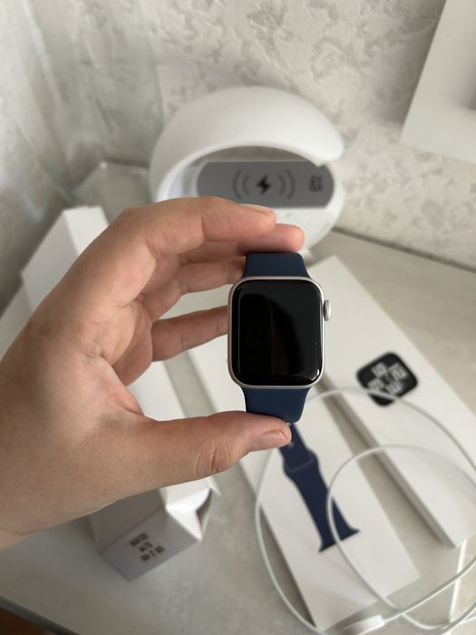 Apple watch se2 в отличном состоянии