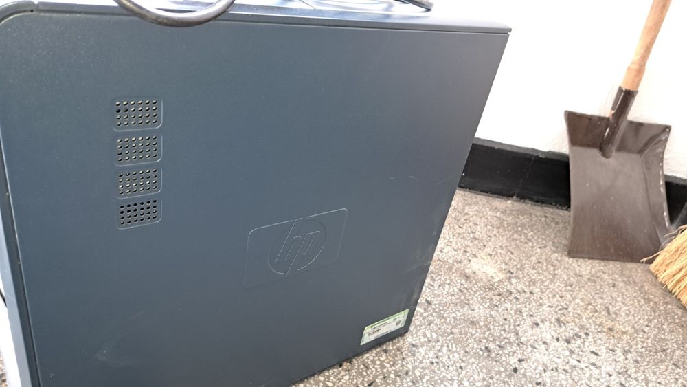 Компютър HP+монитор Samsung+два захранващи кабели+HDMI за монитора