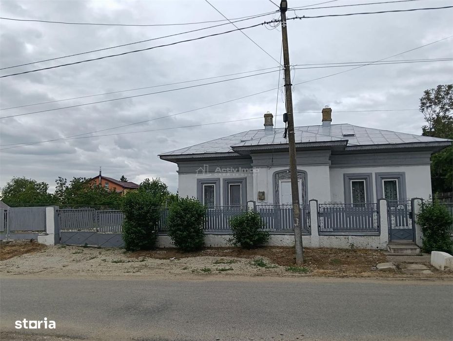 Casa individuala reconditionata partial-Teren 900 mp-Toate utilitatile