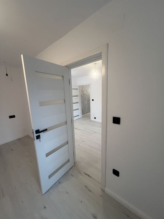 De vanzare Apartament 3 camere – Etaj 1 – renovat complet