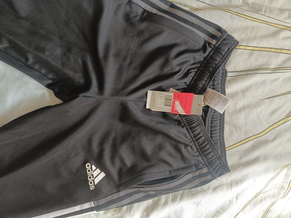 Чисто ново оригинално долнище адидас