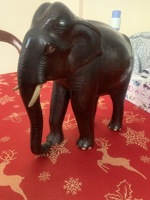 Statuiete din lemn exotic