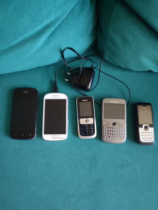 Vând telefoane mobile