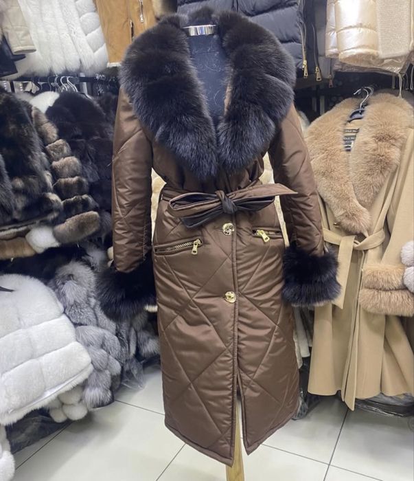 Geaca cu guler din blana naturala